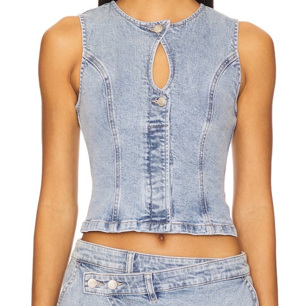 Sleeveless Light Blue Denim Crop Top with Keyhole Detail